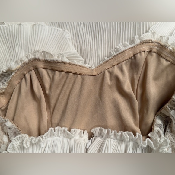 Saints + Secrets Dreamy Off Shoulder Mini Dress Women’s S White Lace Ruffle Hem - Picture 8 of 11